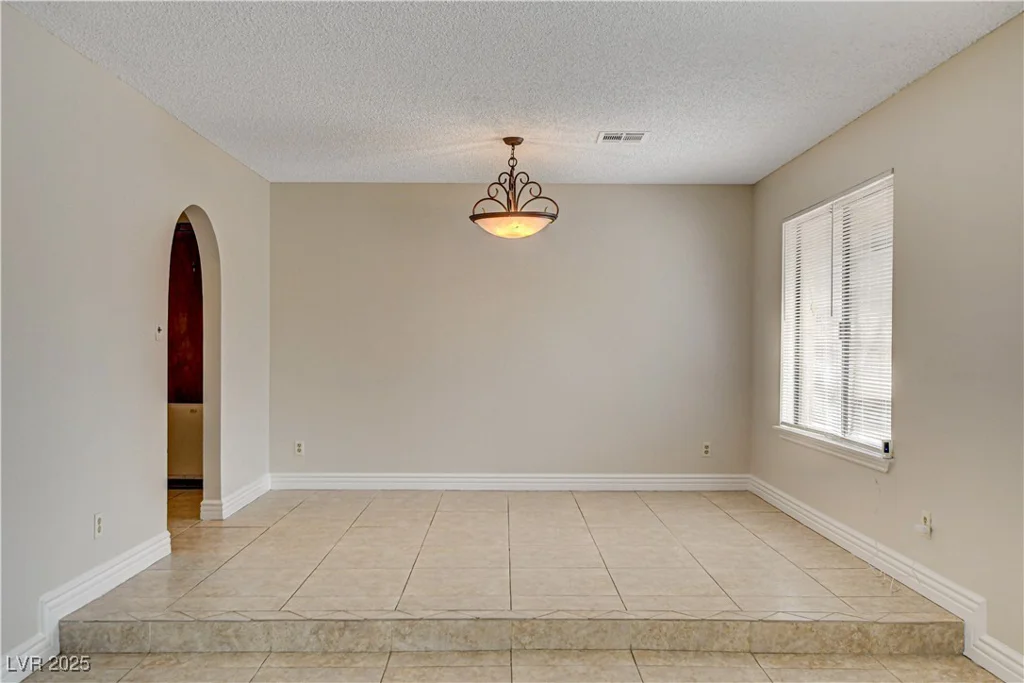 3575 Robindale, Las Vegas, NV 89139