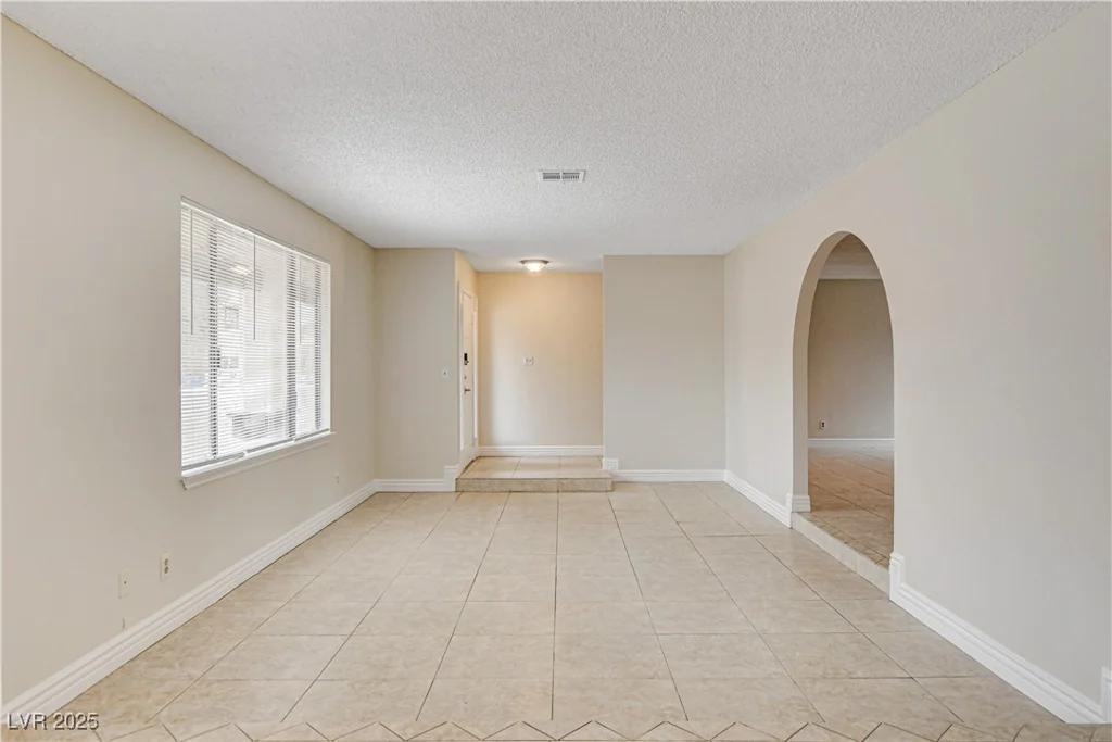 3575 Robindale, Las Vegas, NV 89139