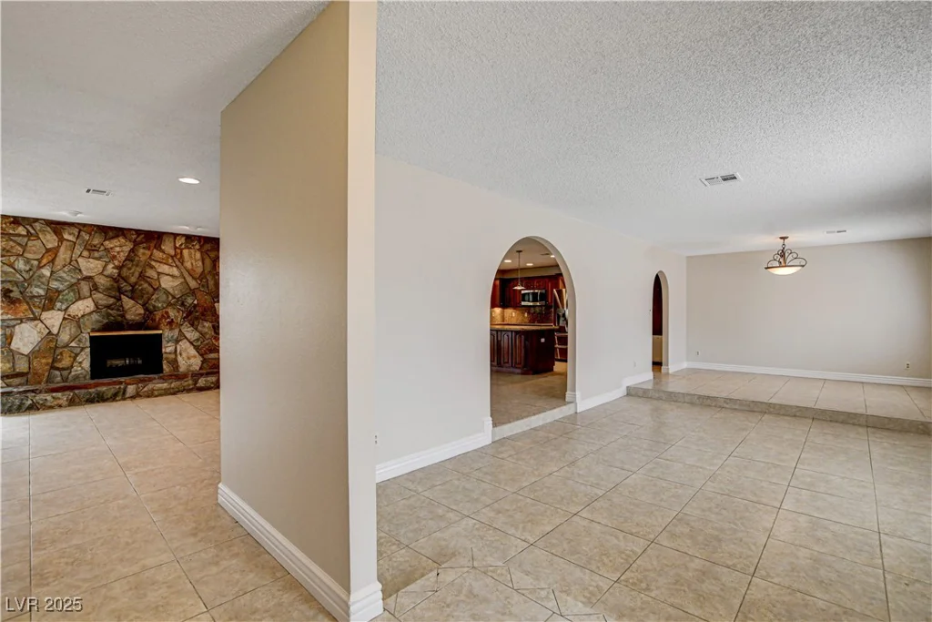 3575 Robindale, Las Vegas, NV 89139
