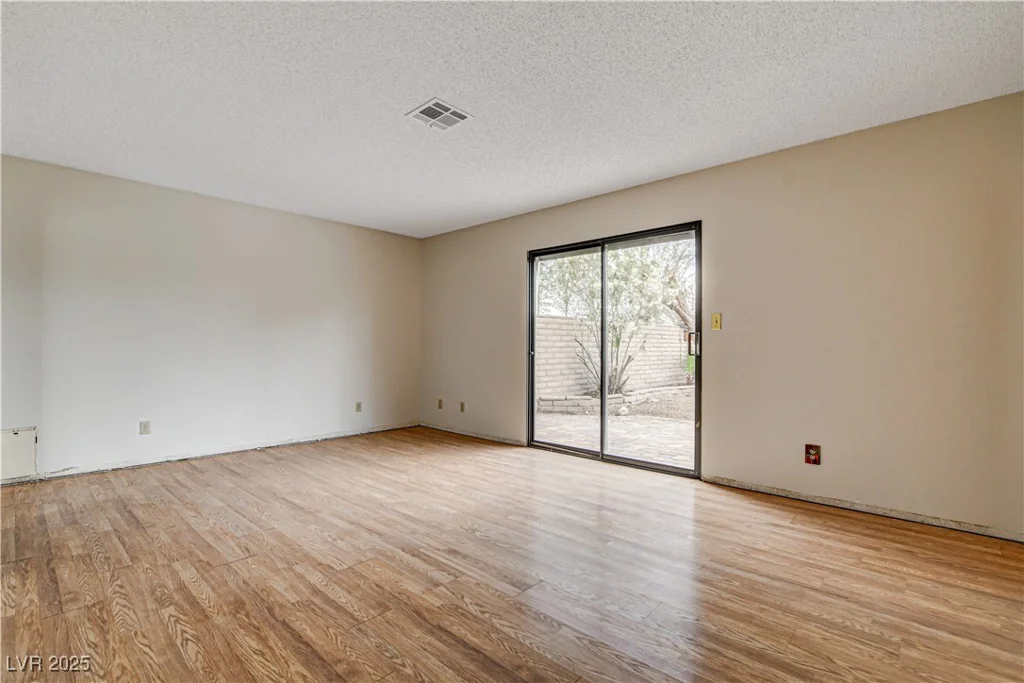3575 Robindale, Las Vegas, NV 89139