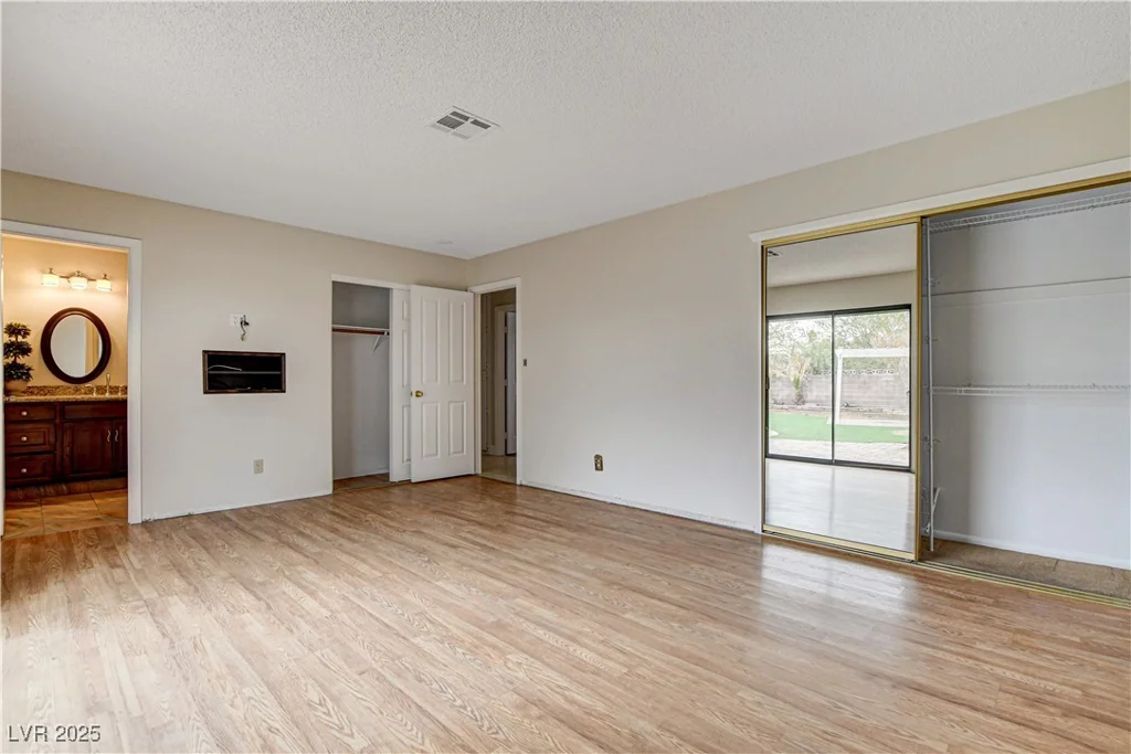 3575 Robindale, Las Vegas, NV 89139