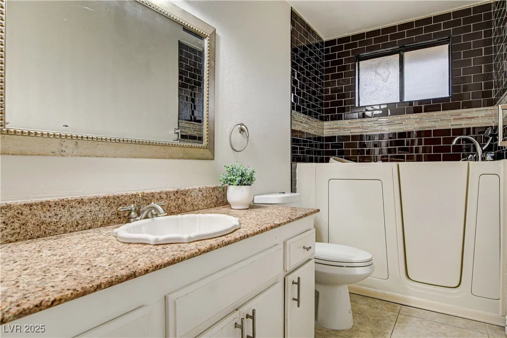 3575 Robindale, Las Vegas, NV 89139