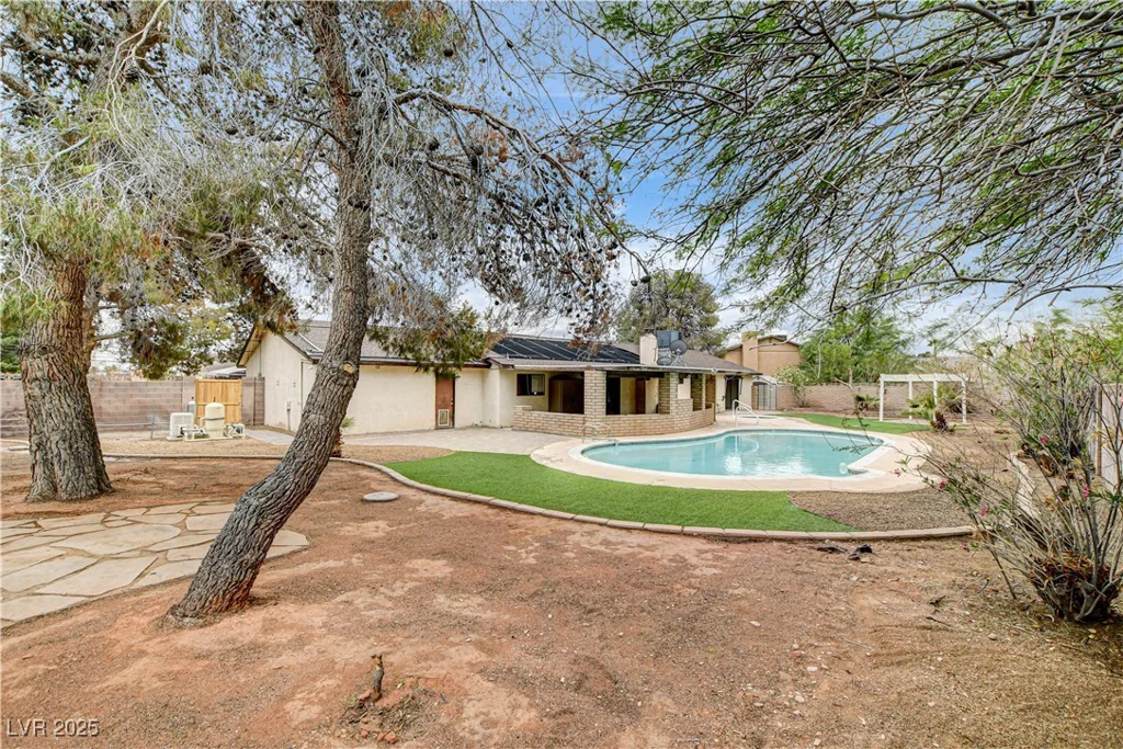 3575 Robindale, Las Vegas, NV 89139