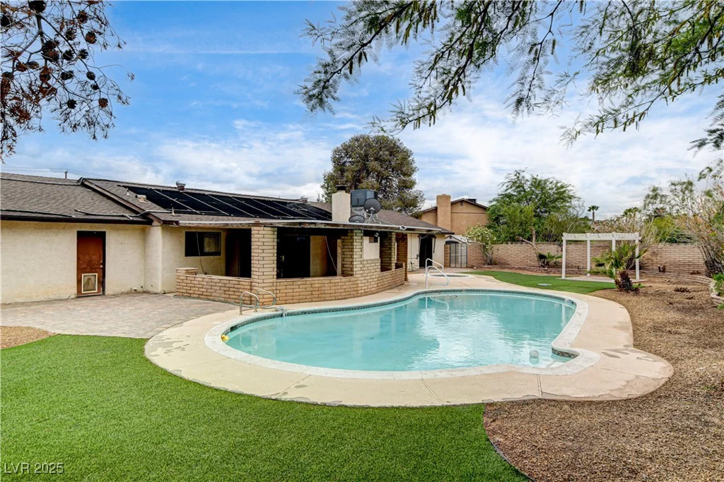 3575 Robindale, Las Vegas, NV 89139