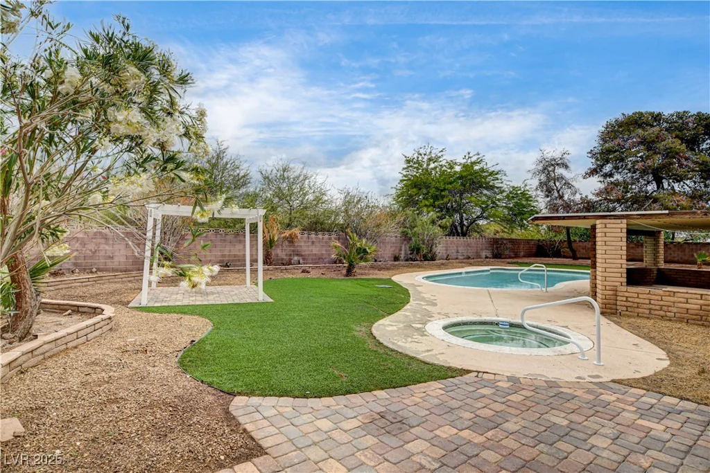 3575 Robindale, Las Vegas, NV 89139