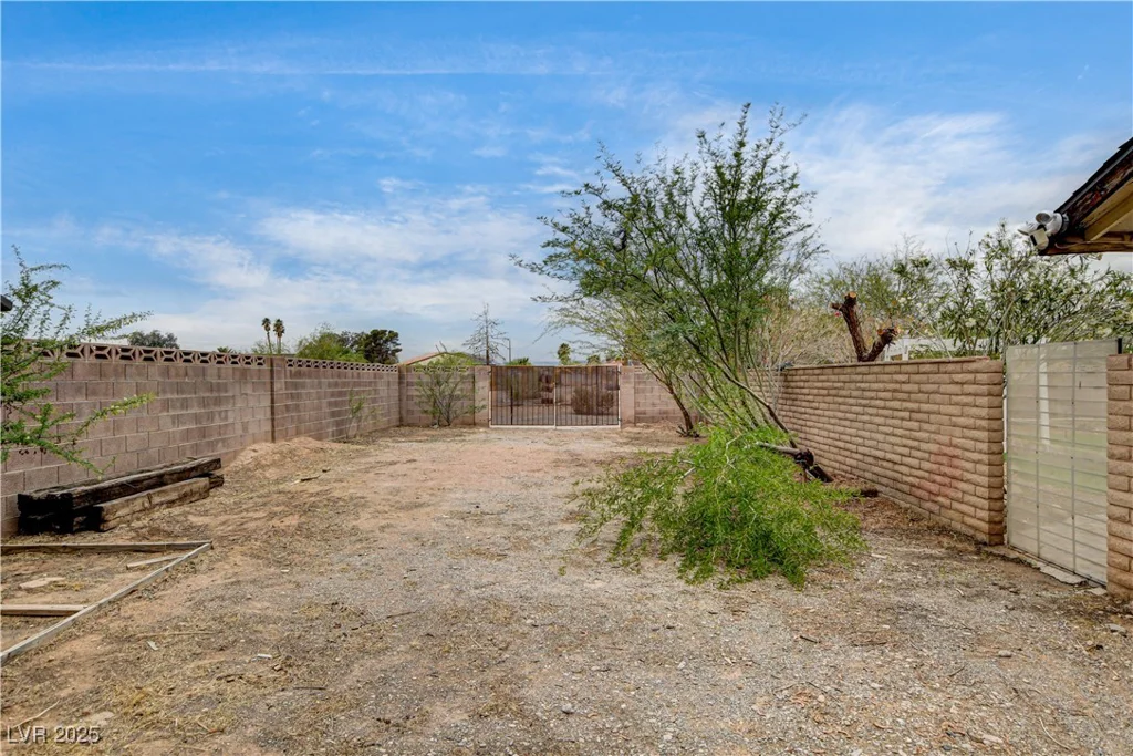 3575 Robindale, Las Vegas, NV 89139