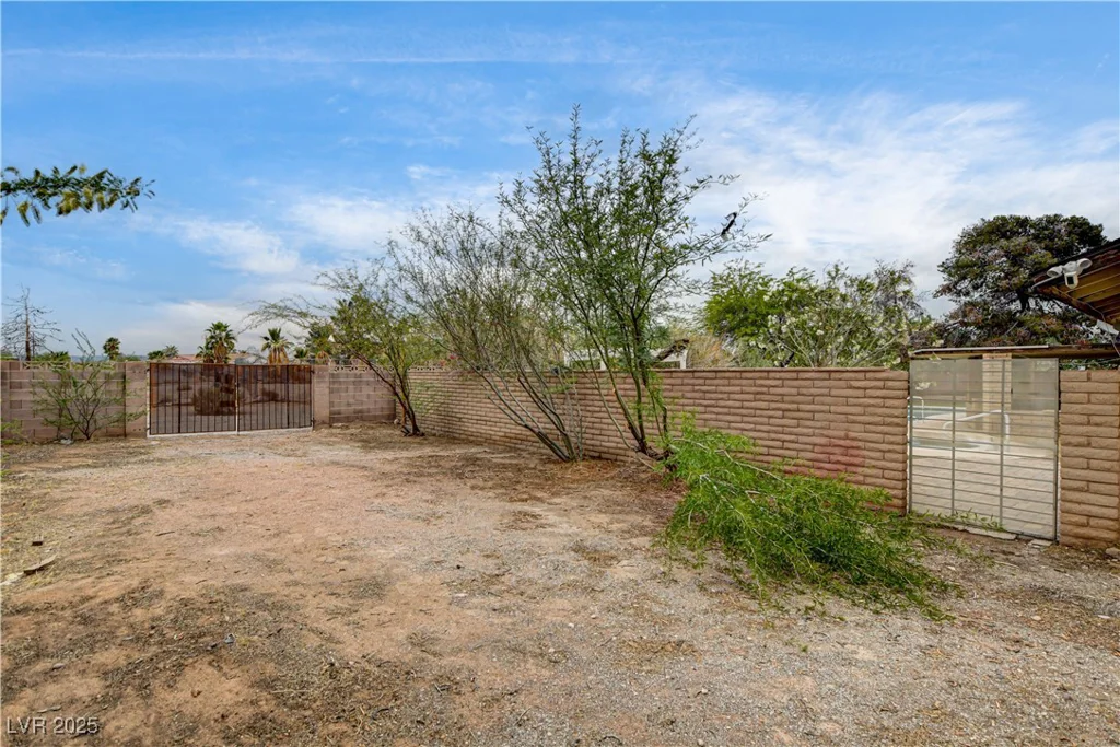 3575 Robindale, Las Vegas, NV 89139