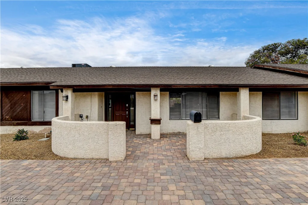 3575 Robindale, Las Vegas, NV 89139