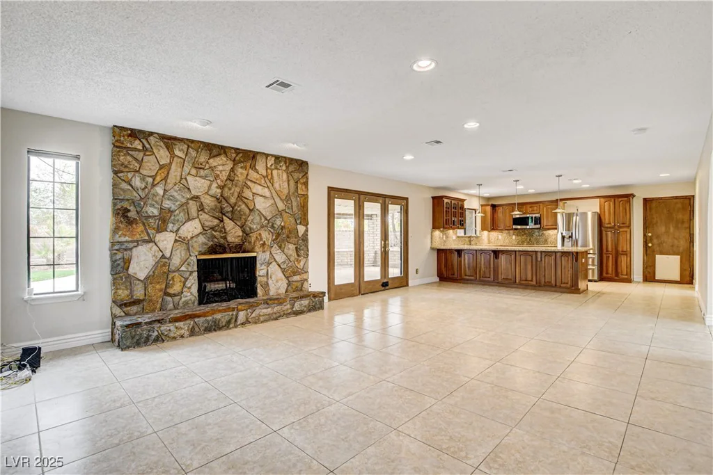 3575 Robindale, Las Vegas, NV 89139