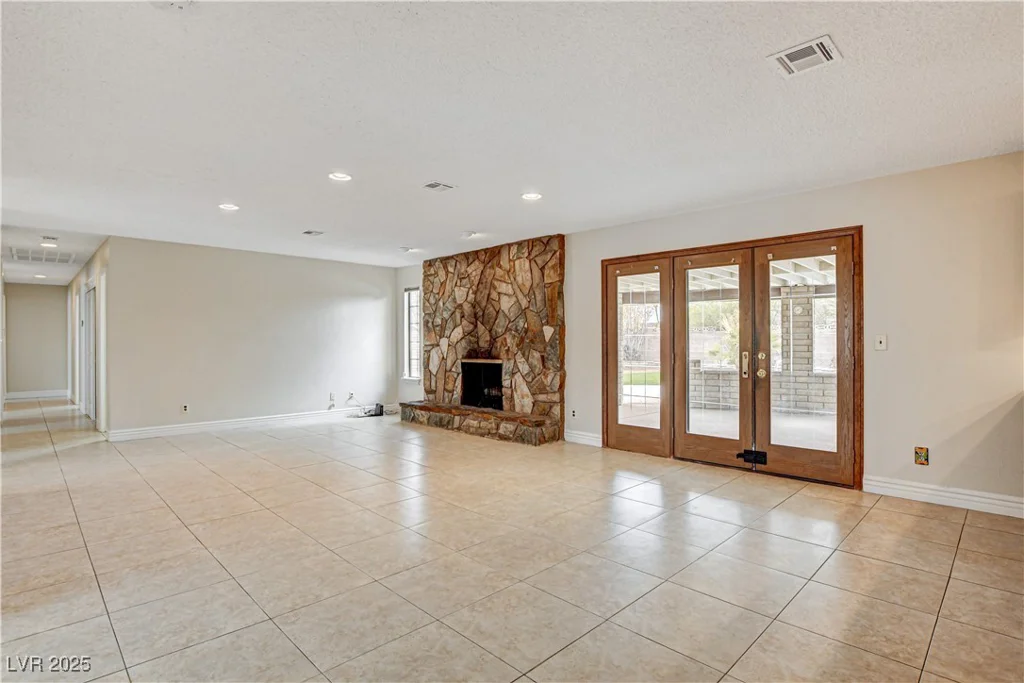 3575 Robindale, Las Vegas, NV 89139