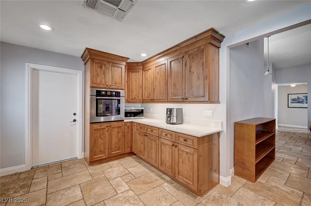 2704 Miraflores, Las Vegas, NV 89102