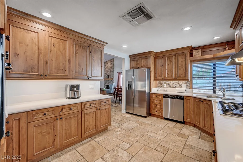 2704 Miraflores, Las Vegas, NV 89102