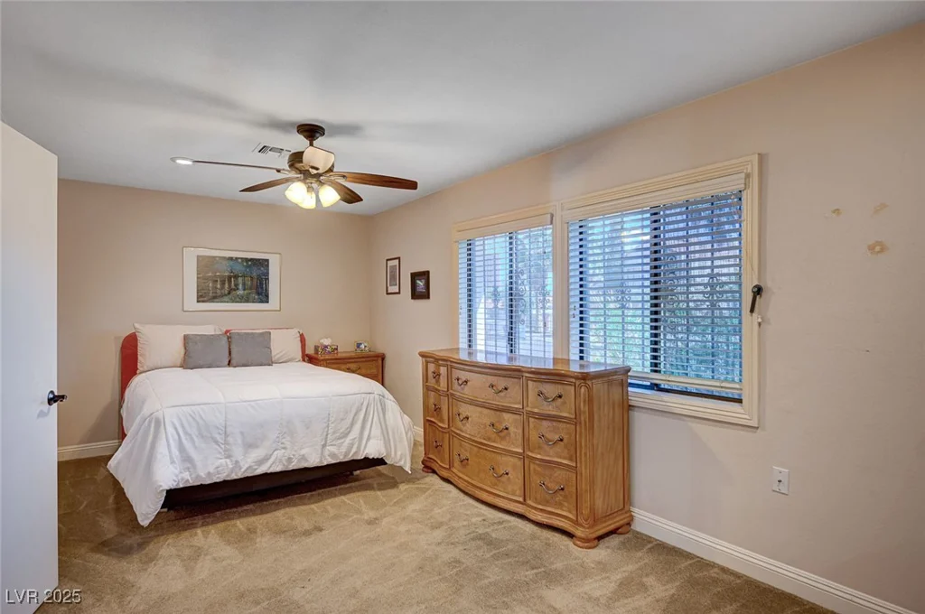 2704 Miraflores, Las Vegas, NV 89102