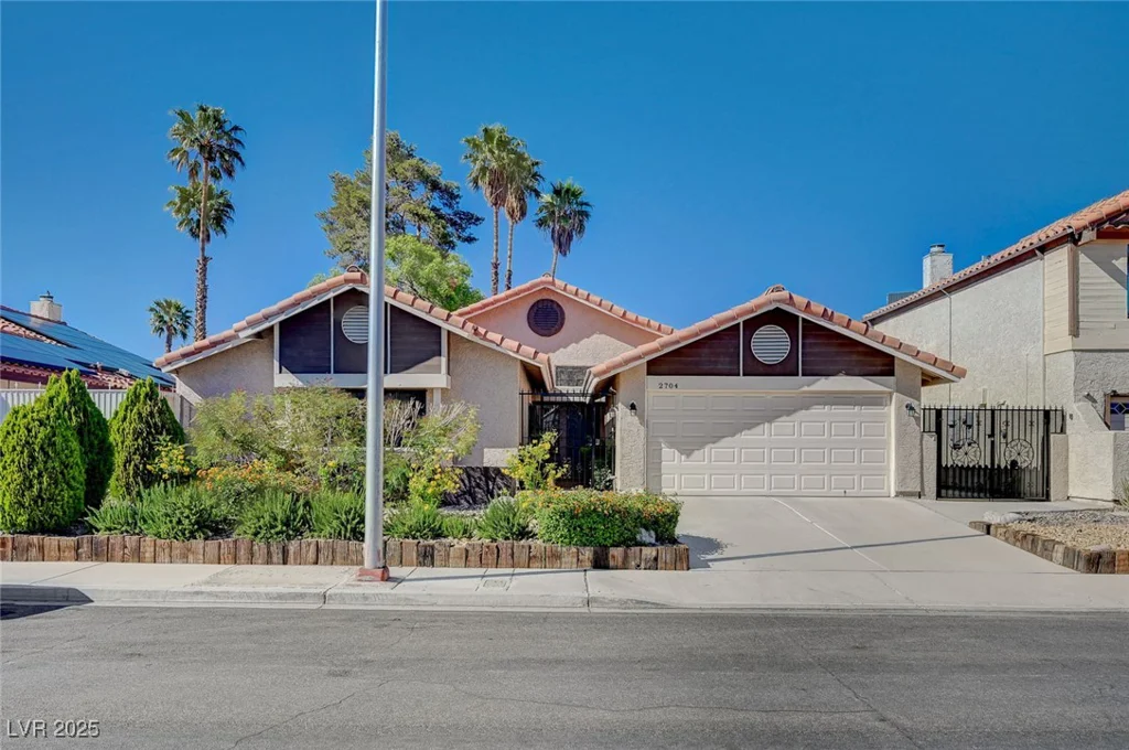 2704 Miraflores, Las Vegas, NV 89102