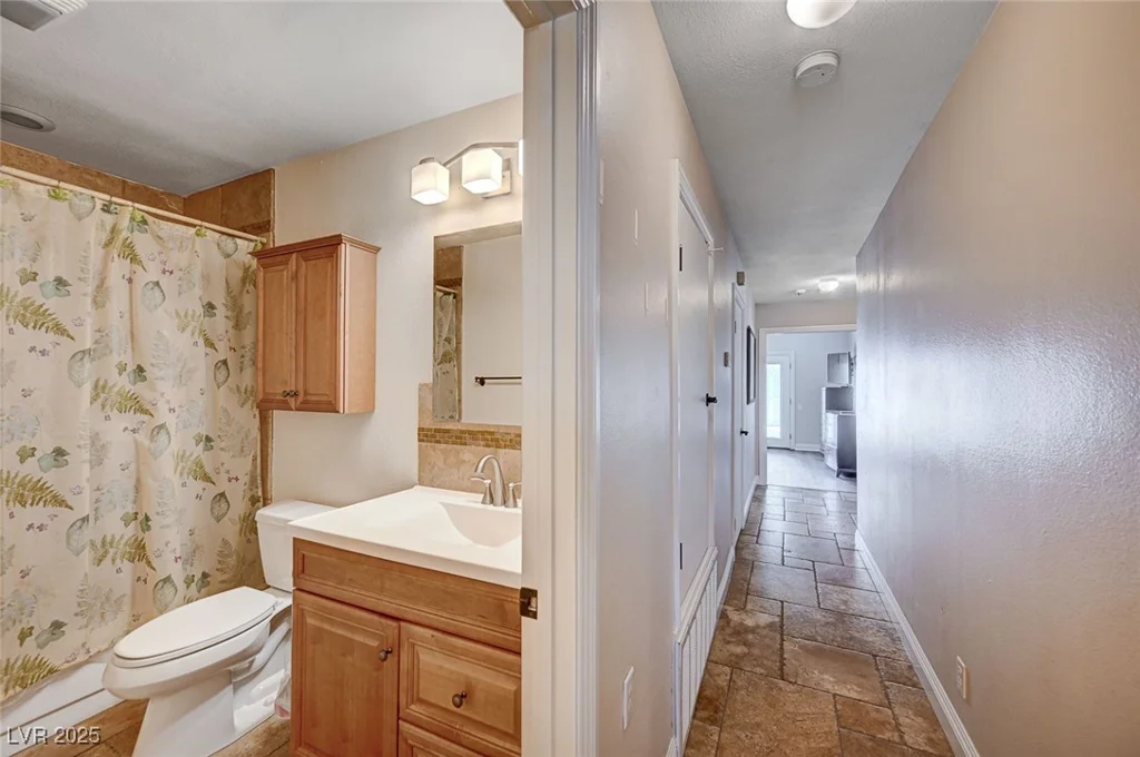 2704 Miraflores, Las Vegas, NV 89102