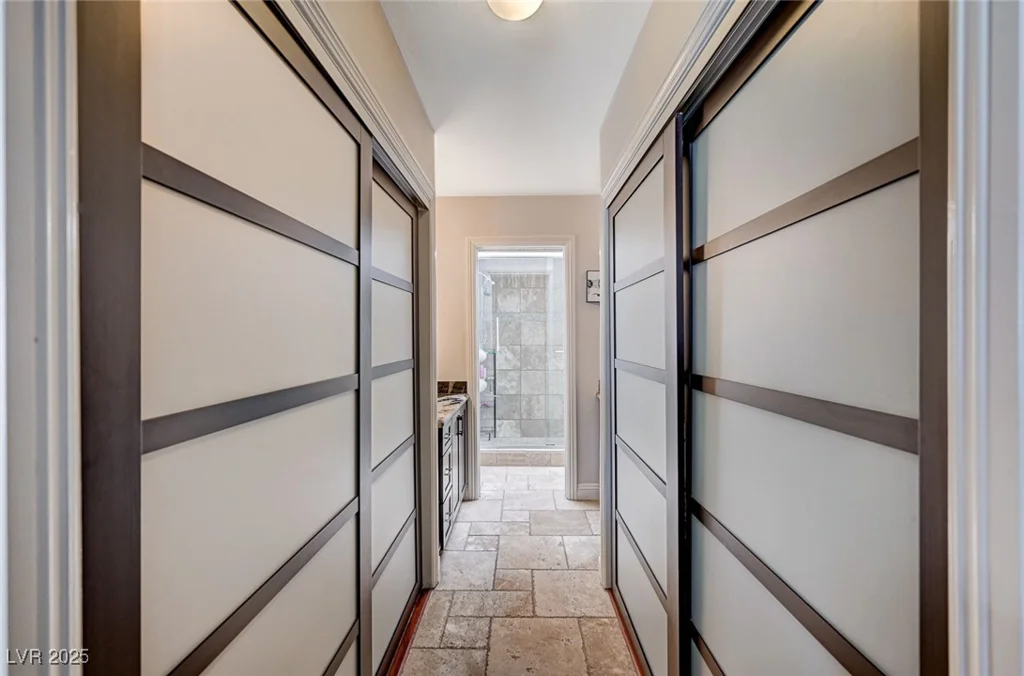 2704 Miraflores, Las Vegas, NV 89102