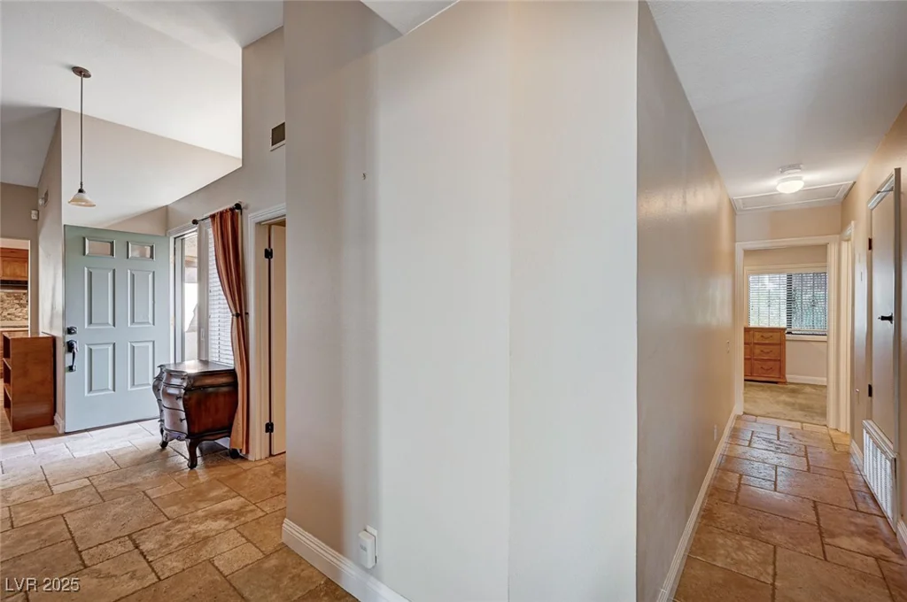 2704 Miraflores, Las Vegas, NV 89102