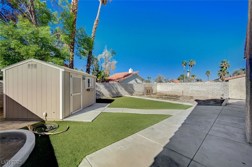 2704 Miraflores, Las Vegas, NV 89102