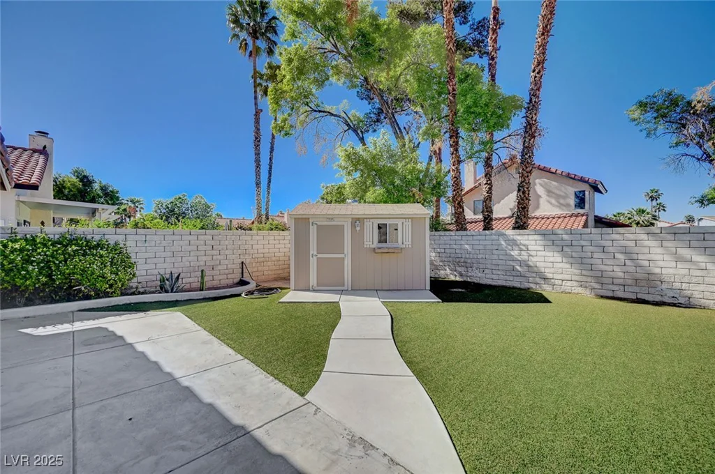 2704 Miraflores, Las Vegas, NV 89102
