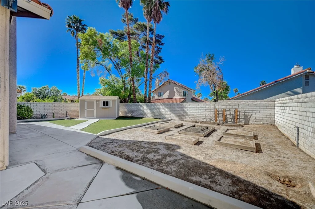 2704 Miraflores, Las Vegas, NV 89102