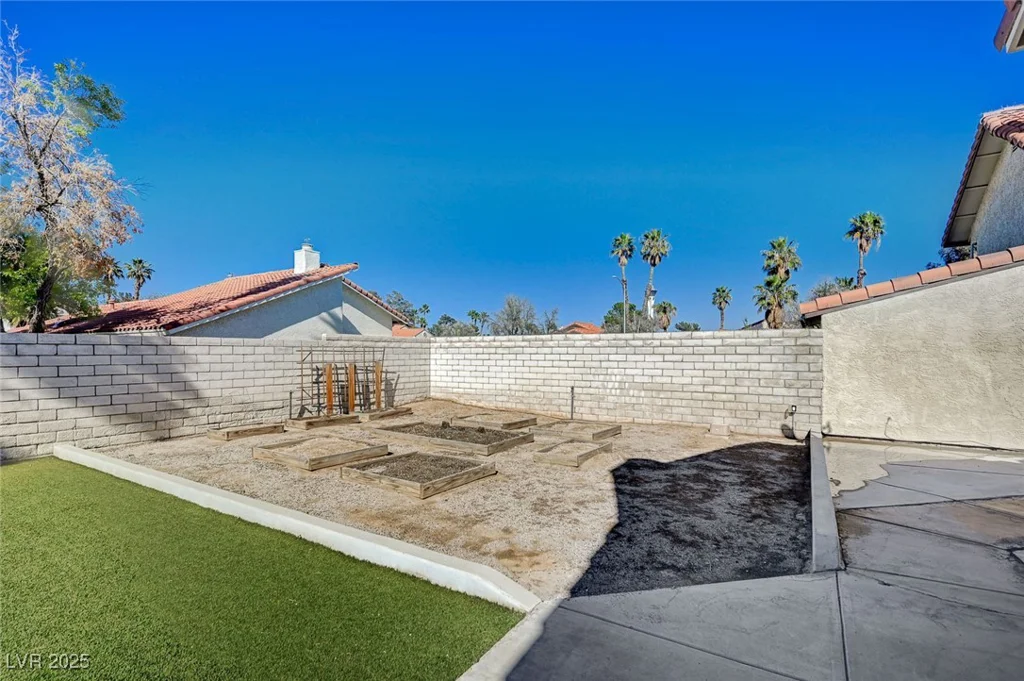 2704 Miraflores, Las Vegas, NV 89102