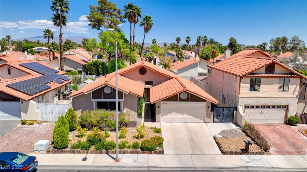 2704 Miraflores, Las Vegas, NV 89102