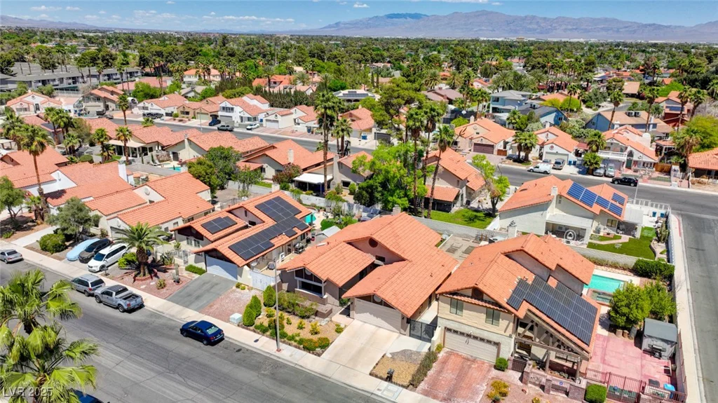 2704 Miraflores, Las Vegas, NV 89102