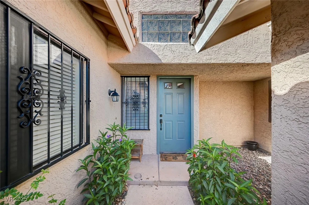 2704 Miraflores, Las Vegas, NV 89102