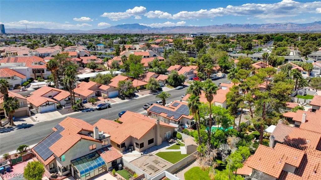 2704 Miraflores, Las Vegas, NV 89102