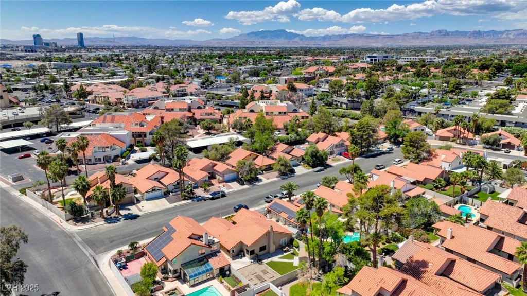 2704 Miraflores, Las Vegas, NV 89102