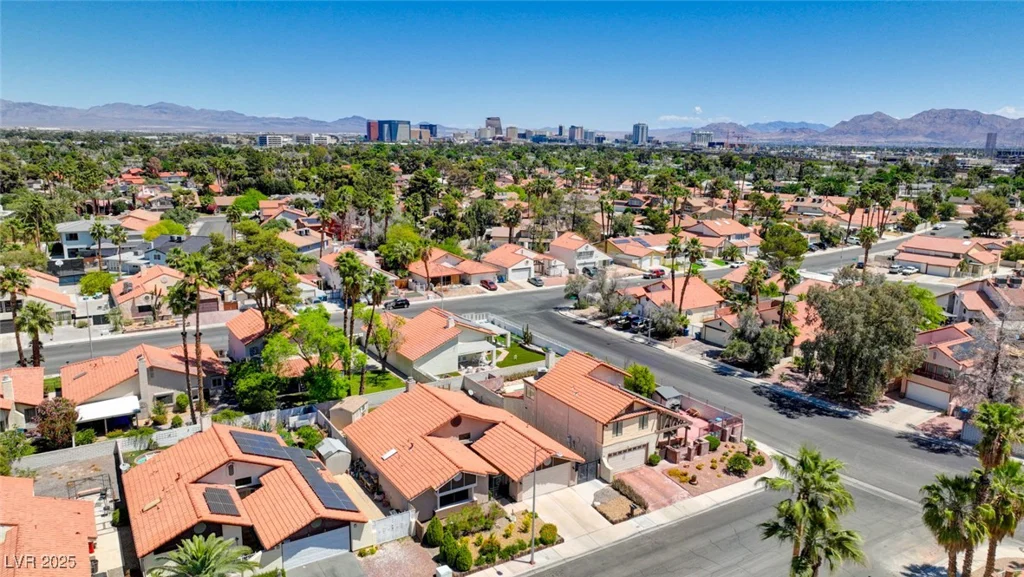 2704 Miraflores, Las Vegas, NV 89102