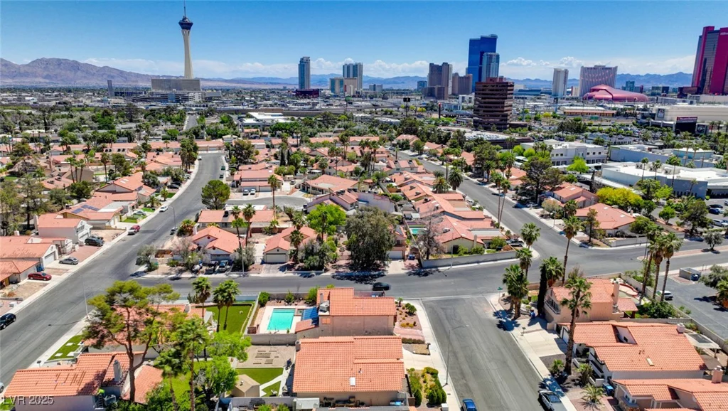 2704 Miraflores, Las Vegas, NV 89102