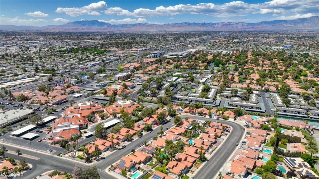 2704 Miraflores, Las Vegas, NV 89102