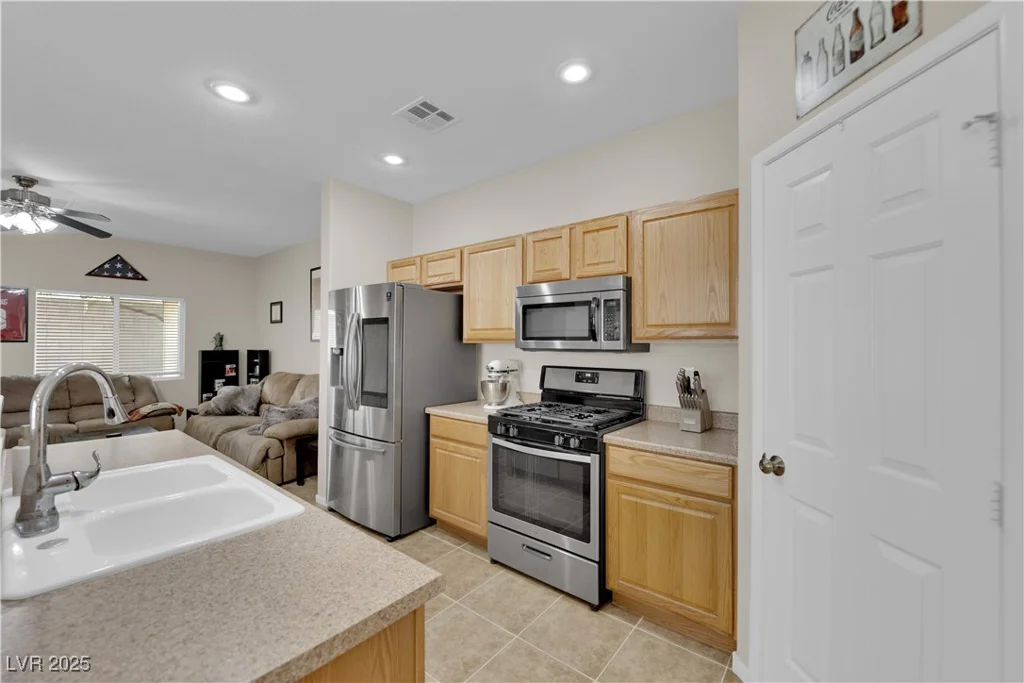 8873 Happy Stream, Las Vegas, NV 89143