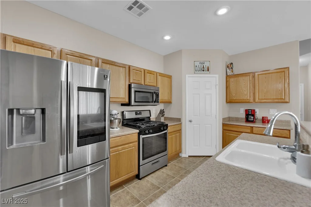8873 Happy Stream, Las Vegas, NV 89143
