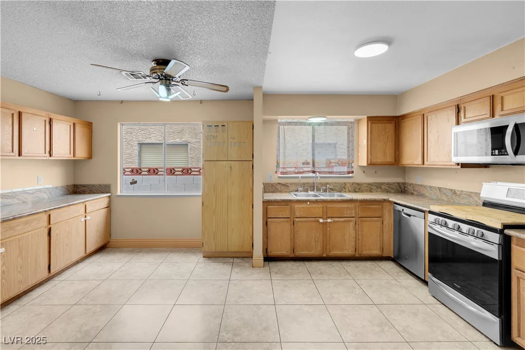 8024 Hackberry, Las Vegas, NV 89123