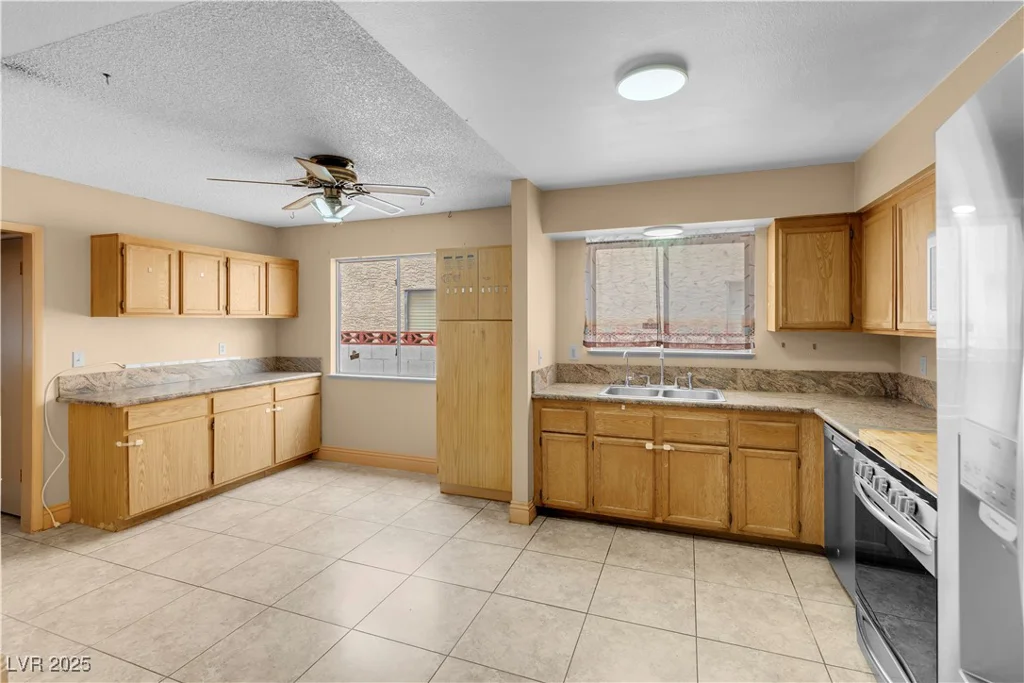 8024 Hackberry, Las Vegas, NV 89123