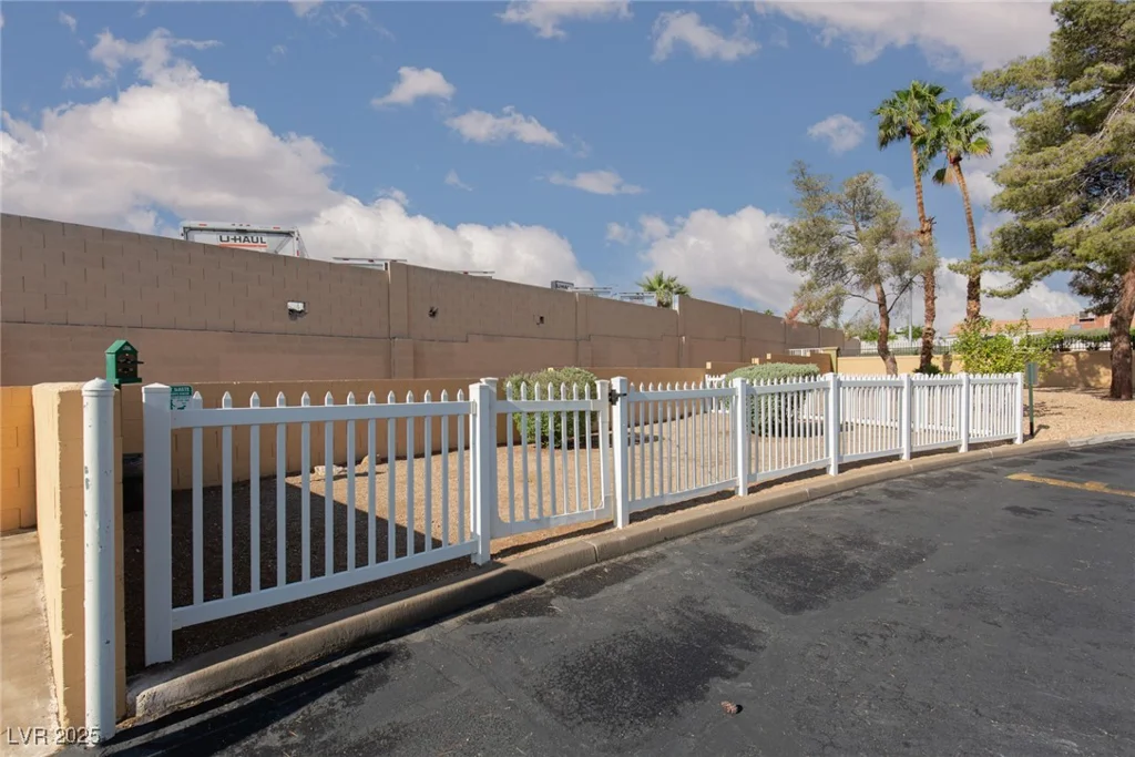 5114 Jones, Las Vegas, NV 89118