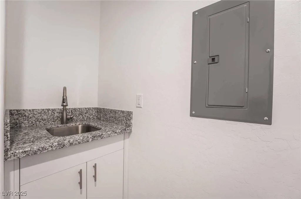 2071 Idaho, Pahrump, NV 89048