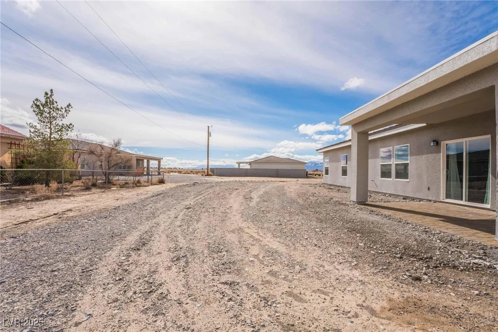 2071 Idaho, Pahrump, NV 89048