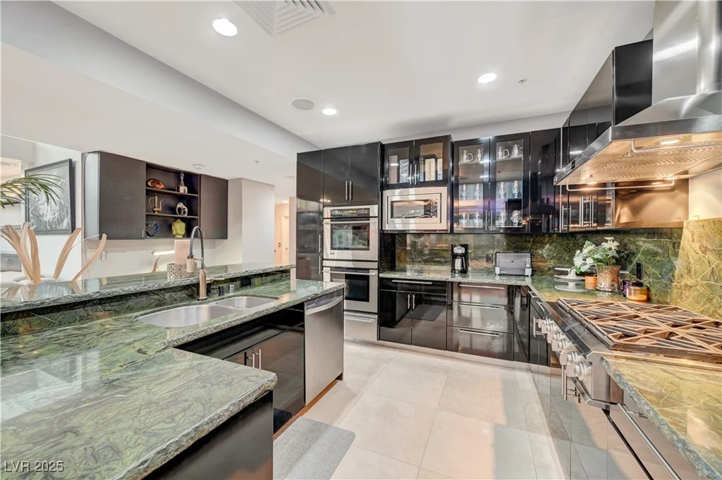 4515 Dean Martin, Las Vegas, NV 89103