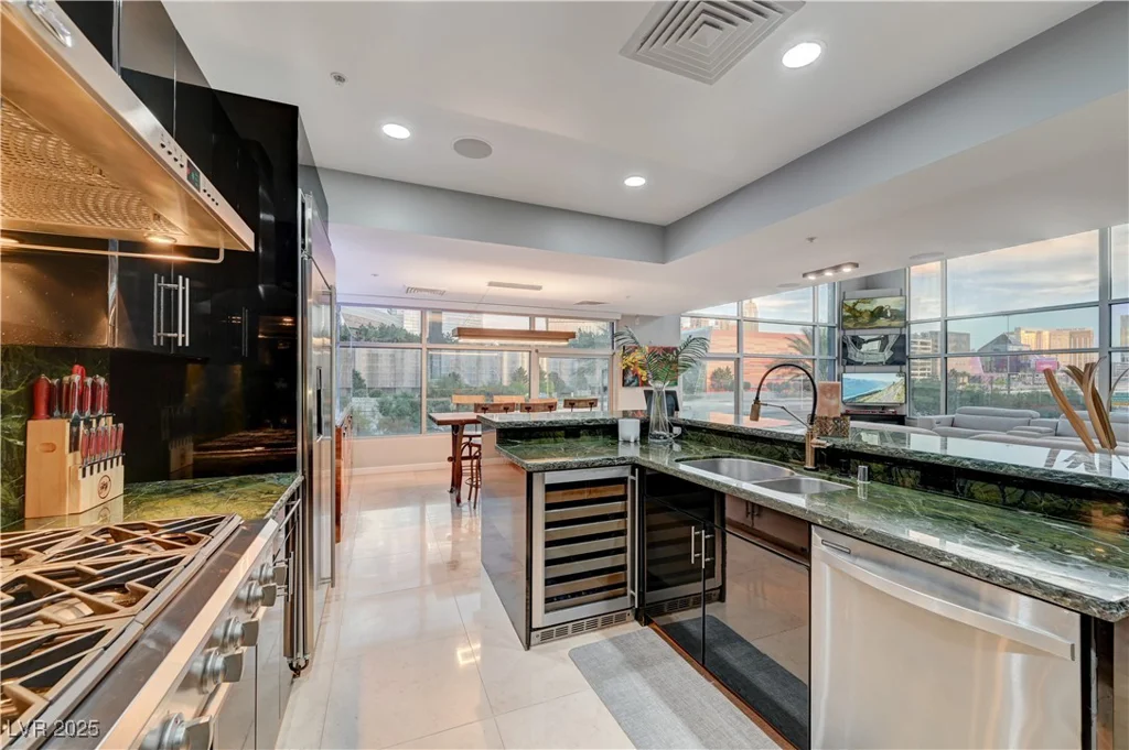 4515 Dean Martin, Las Vegas, NV 89103