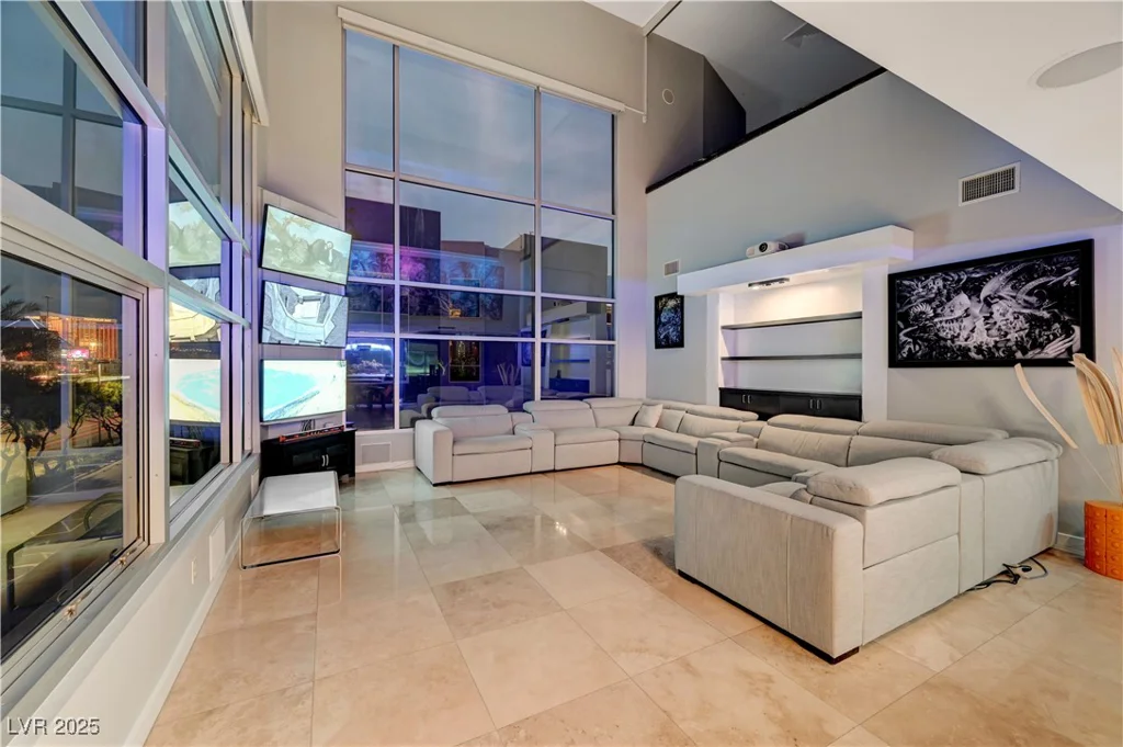 4515 Dean Martin, Las Vegas, NV 89103
