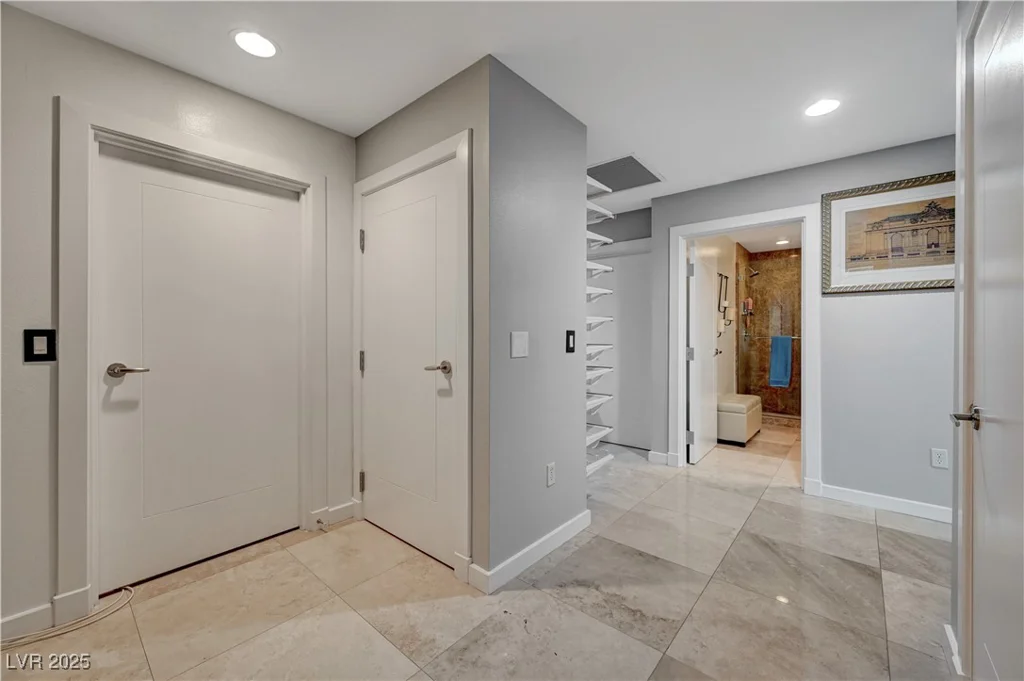 4515 Dean Martin, Las Vegas, NV 89103