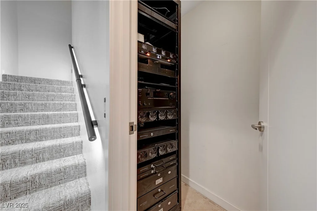 4515 Dean Martin, Las Vegas, NV 89103