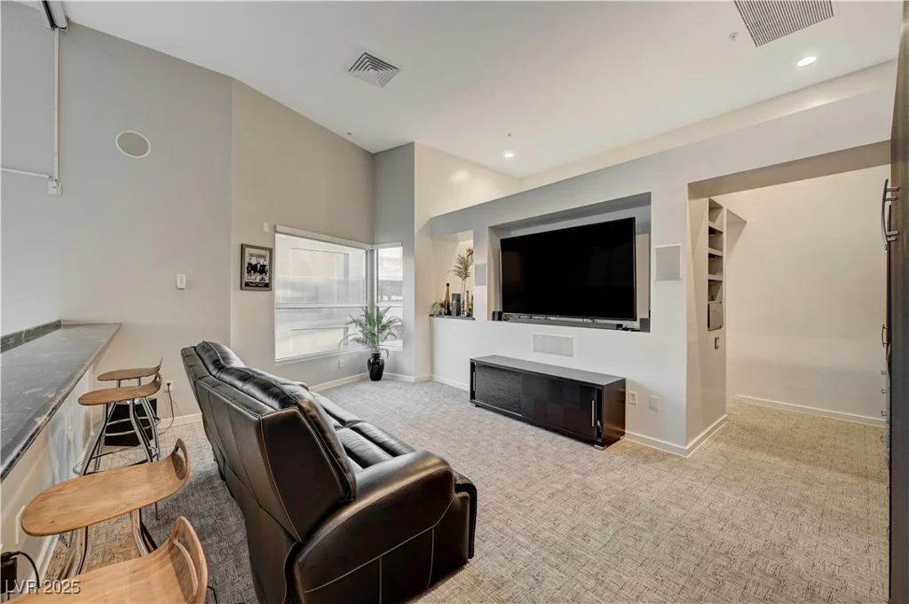 4515 Dean Martin, Las Vegas, NV 89103