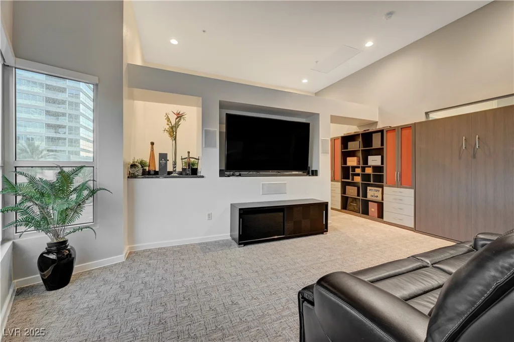 4515 Dean Martin, Las Vegas, NV 89103