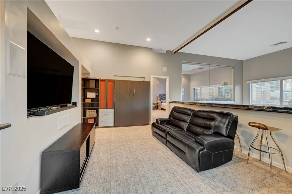 4515 Dean Martin, Las Vegas, NV 89103