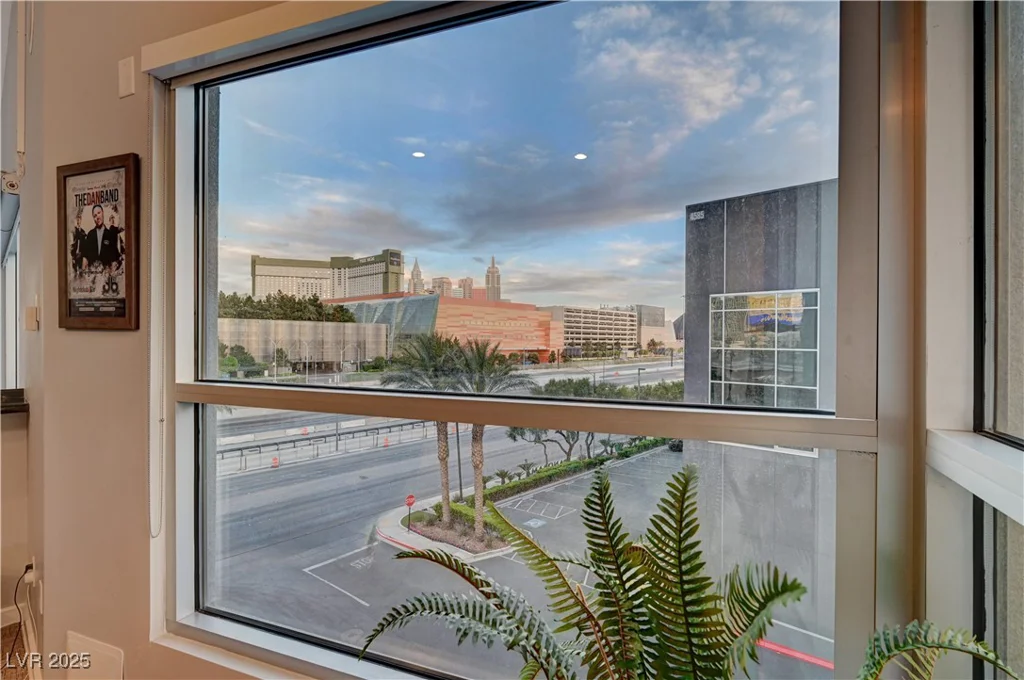4515 Dean Martin, Las Vegas, NV 89103