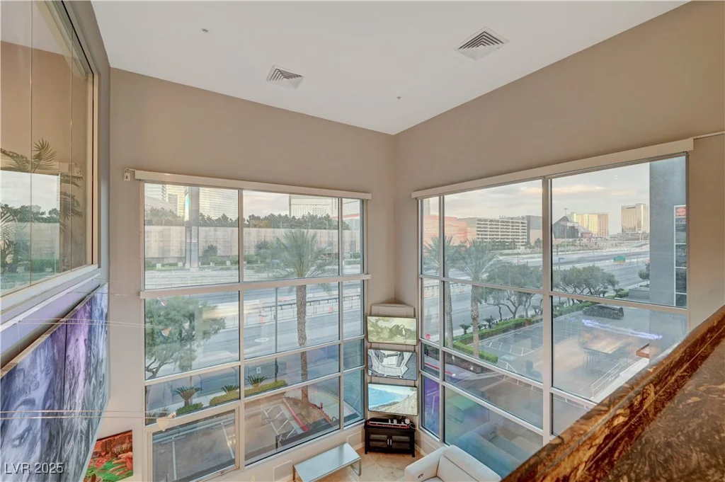 4515 Dean Martin, Las Vegas, NV 89103
